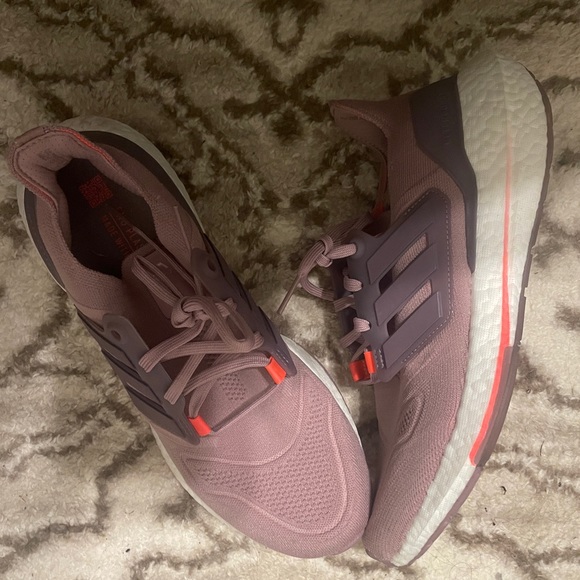 Adidas Ultraboost 22 - Picture 6 of 7